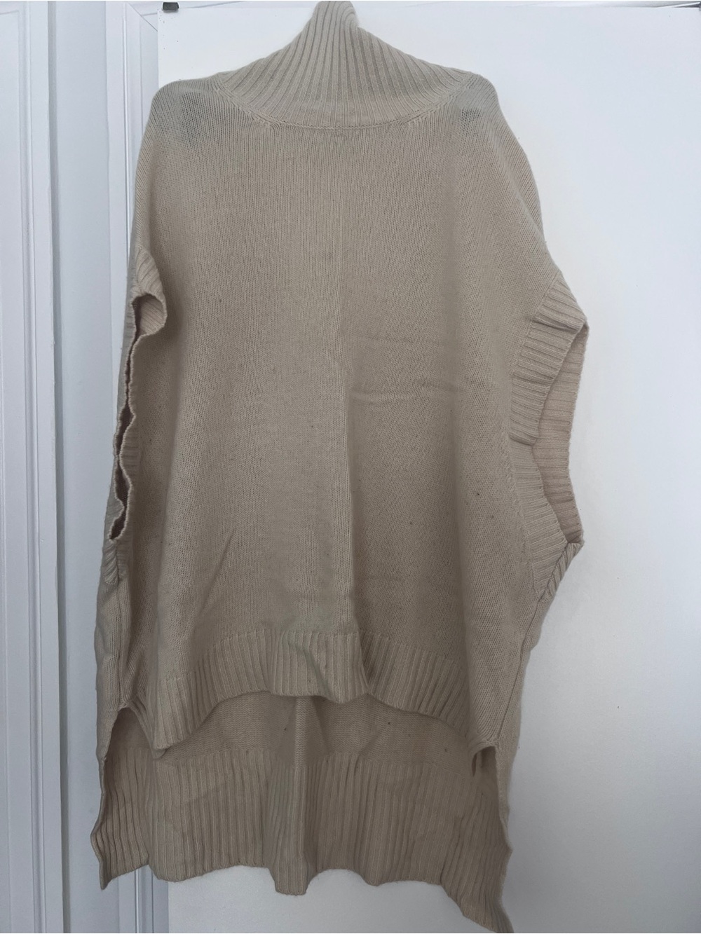 BCBGMaxAzria Cream Sleeveless Turtleneck Poncho